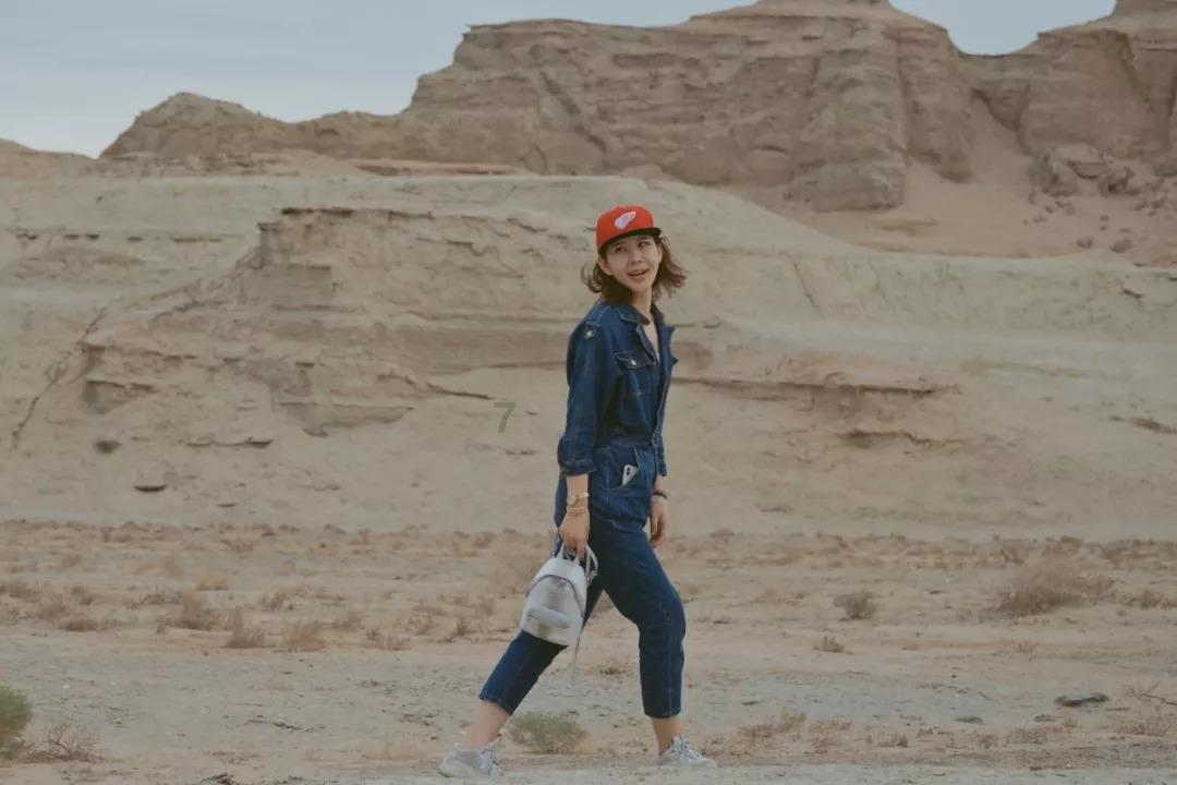 马伊琍小女儿10岁生日，文君竹晒照为妹妹庆生，母女同框笑靥如花